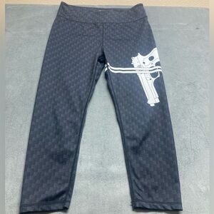 Constantly Varied Gear Capri Leggings Medium Black Gun Strapped Print